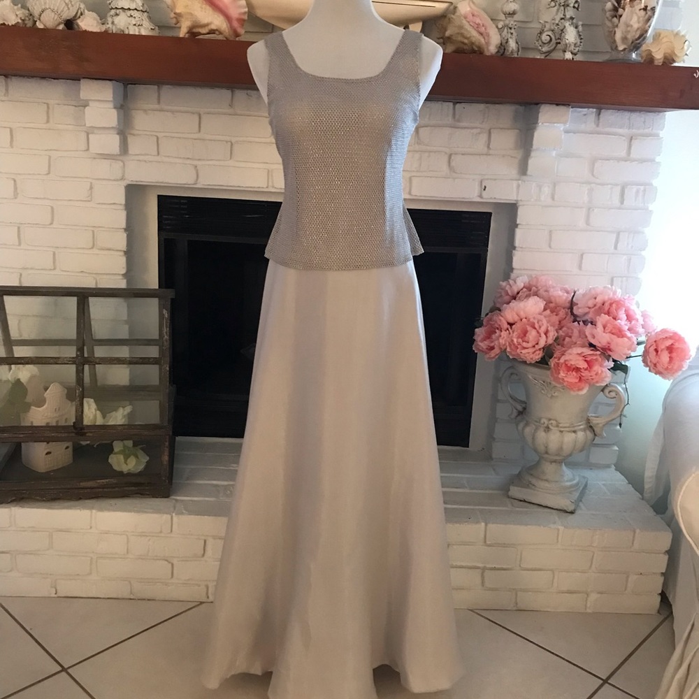 Cachet dress 6 sliver long formal STUNNING CLASSIC.